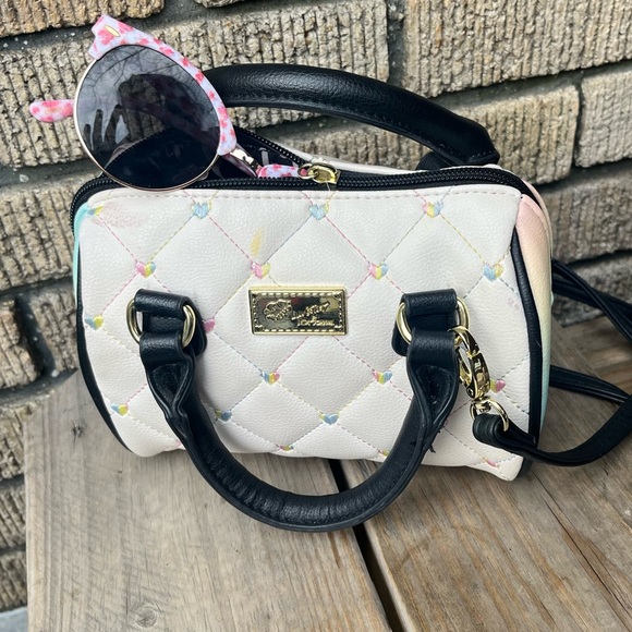 Meet your Posher, Victoria - Picture 2 of 3